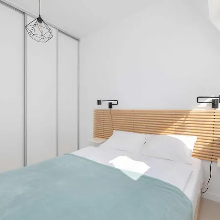 Unique And Spacious With Air Conditioning By Renters 아파트 *